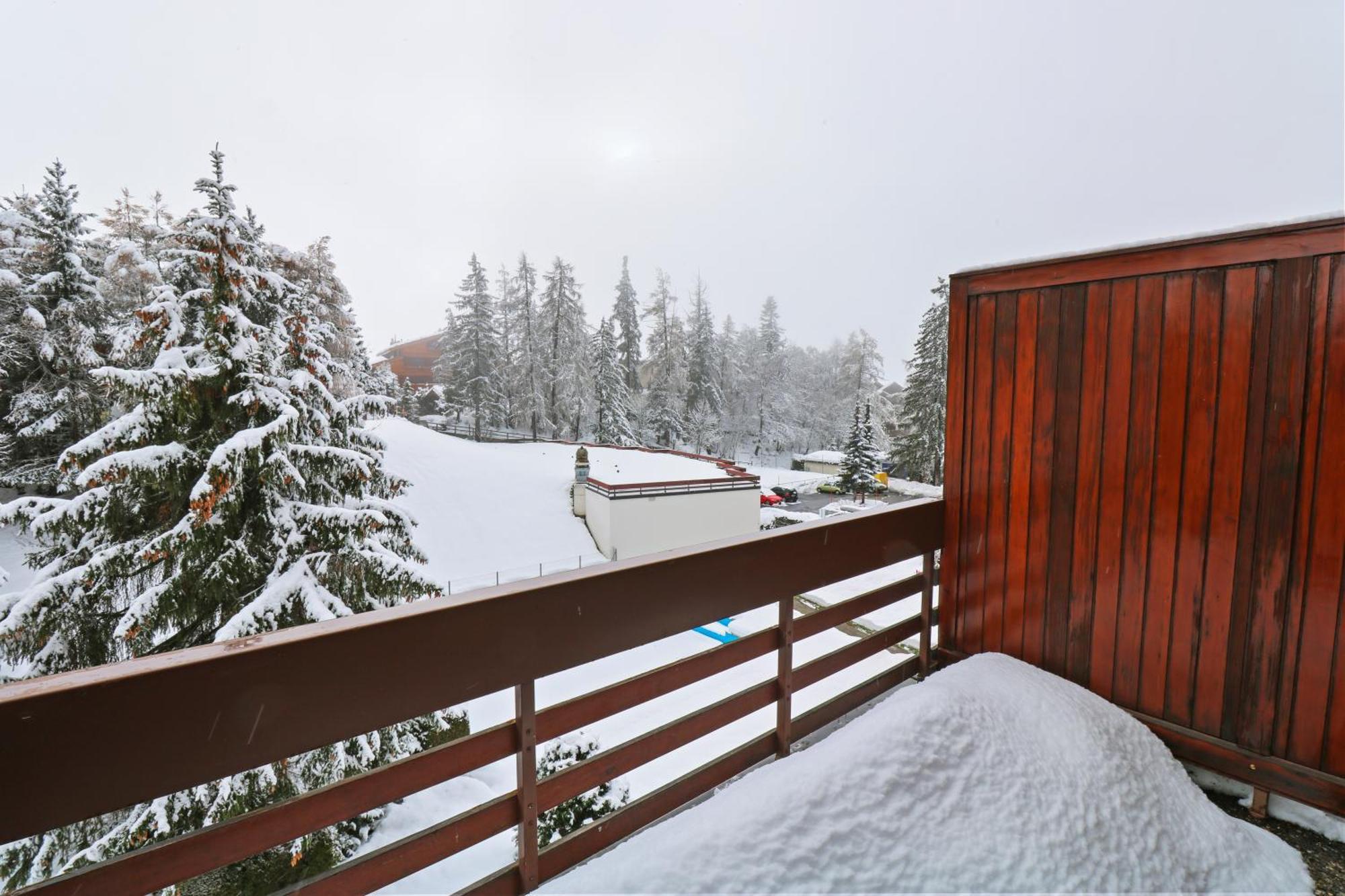 Joli Studio Avec Parking Gratuit Crans-Montana Dış mekan fotoğraf